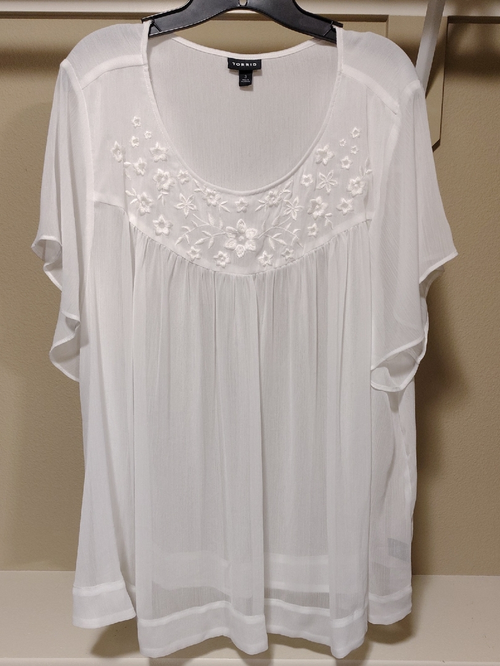 torrid White Floral Embroidered Scoop-Neck Blouse